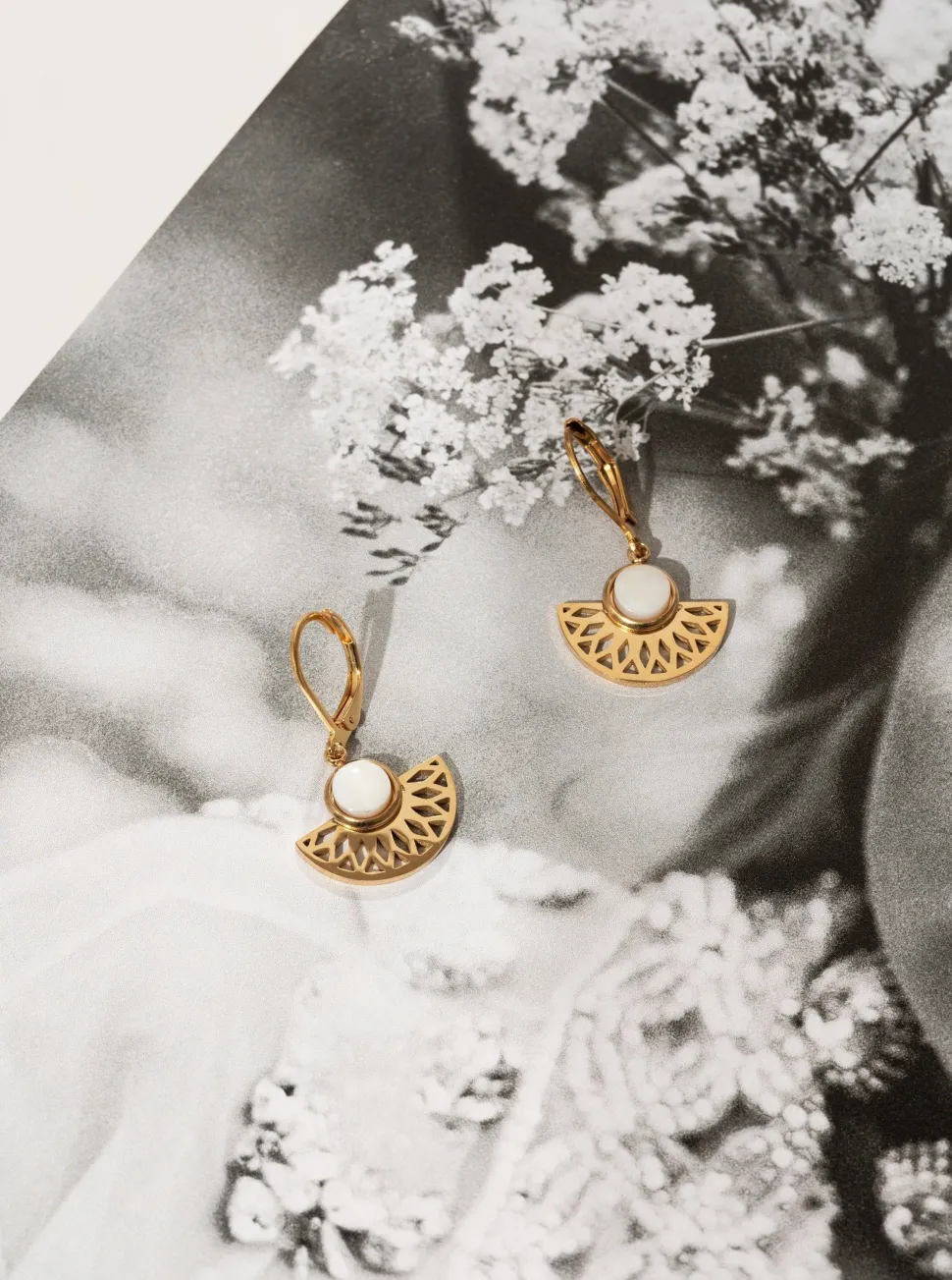 BLOOM Ama Earrings - Onyx
